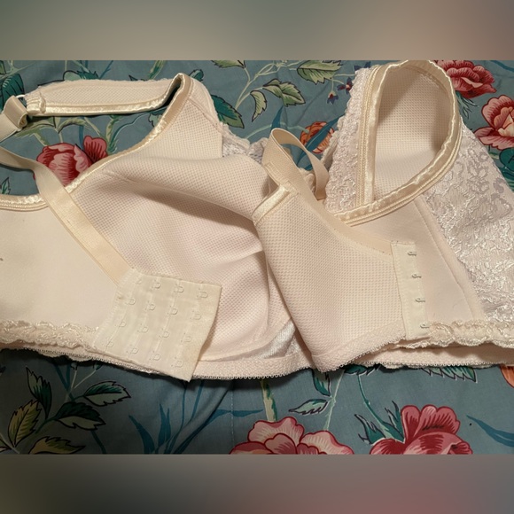 Playtex 18-Hour Bra 42DD White 🩷 - Picture 4 of 6
